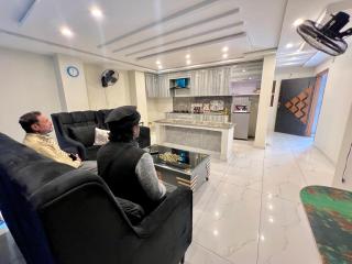 Modern 2BR Family Apartment, Free Parking, Citi Housing Jhelum - 1