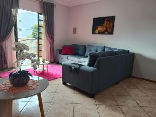 Casa com Piscina - Localização Estratégica - 8