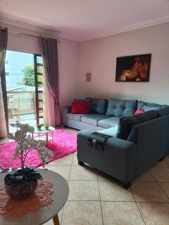 Casa com Piscina - Localização Estratégica - 1