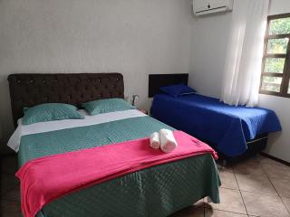 Casa com Piscina - Localização Estratégica - 6