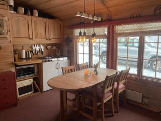 A Cozy, Rustic Retreat With Fireplace And Terrace - 7