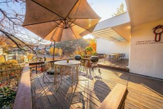 BS Urban Retreat Garden and Spa near Gyeongbokgung - 9