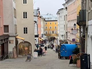 70qm 3-Zimmer Apartment am Tauernradweg in Hallein bei Salzburg, nahe Berchtesgaden, Roßfeld, Kehlsteinhaus, Obersalzberg, Watzmann, Schönau am Königsee, Bad Vigaun, Schloss Hellbrunn, Burg Hohen Salzburg, Burg Hohen Werfen # Beherbergungsbetrieb OC45 - 1