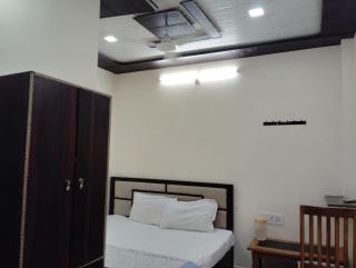 Ma Tulshi Geust House - Ayodhya - 1