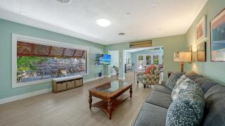 Relax & Recharge - Private Pool Oasis Near Beach & St. Armands Circle - 1