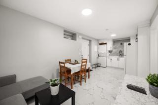 Bright & Cozy 4BR Vancouver Basement Suite - Vancouver - 7