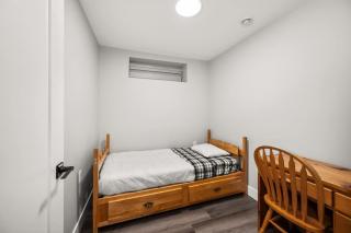 Bright & Cozy 4BR Vancouver Basement Suite - 4