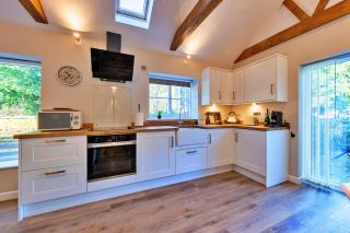 Finest Retreats - The Asparagus Shed - Howell - 2