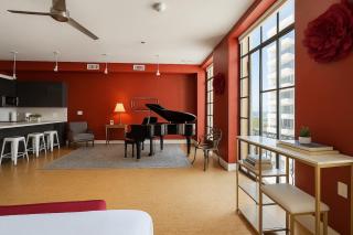 The Red Room - Double King Bed - Grand Piano - 9