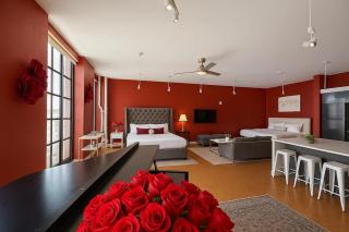The Red Room - Double King Bed - Grand Piano - 7
