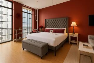 The Red Room - Double King Bed - Grand Piano - 6