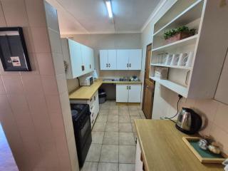 Cicada's Call Guest Cottage - 7