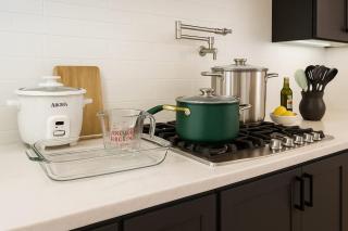 King Beds Grill Big Yard Huge Kitchen - 8