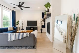 King Beds Grill Big Yard Huge Kitchen - 5