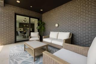 King Beds Grill Big Yard Huge Kitchen - 2