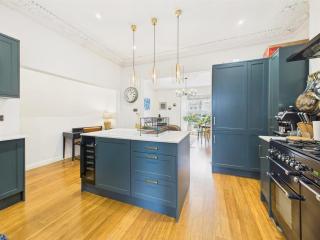 Beautiful Georgian Apartment | Near Falmouth Town Centre | Walk to Shops + Pubs & Restaurants - 3