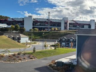 Stylish 3BR Getaway across Bristol Speedway - 2