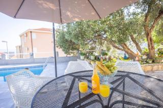 Villa KRISTINA in Makarska with private pool, BBQ - 3