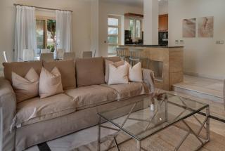 Avyra Residences Amorosa Beach Villa - 5