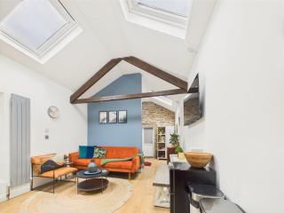 Stylish Central Studio with Parking - 3