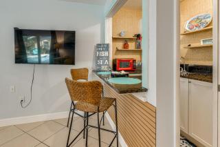 Relax and Explore! Tranquil Sarasota Unit Near Beach - 6