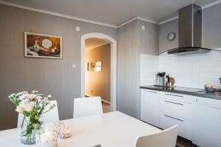 Guestly Homes - Charming 3BR House with Two Showers - 6