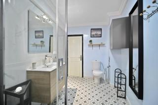 Cozy Apartment with Panoramic View in Centre Town - 4