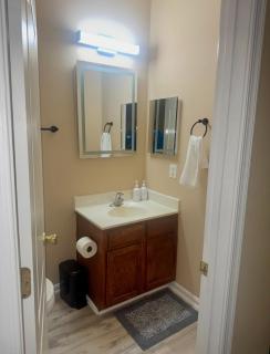 Large 4-Bedroom Entire Home with Two Living Rooms - 7