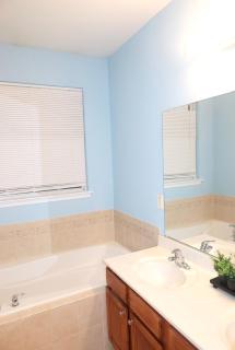 Large 4-Bedroom Entire Home with Two Living Rooms - 6