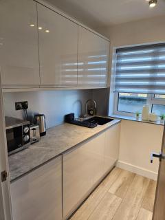 Top-Floor Studio with Private Terrace & London Skyline Views - 8