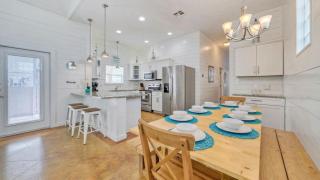 Shared Pool Playground 2blocks to TownEateries Pirates Lair by AvantStay - 1