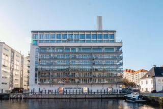 High End 2BR - Balcony - Harbour view - 5