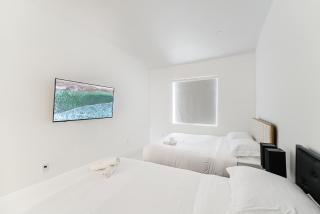 Prime Location 4BR Villa with Pool - 5