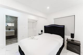 Prime Location 4BR Villa with Pool - 3