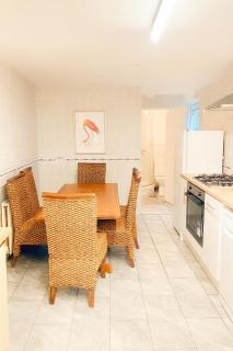 Xtra Large 4 Bedroom House with Heating Sleeps 14 Near Station and ExCeL - Londra - 8