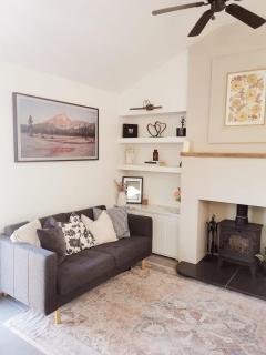 Peaceful Two Bedroom Modern Bungalow In West Moors - Super King Bed - Sleeps 4 - 3