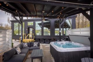 Black Tie Affair - Eloquent Riverfront Experience - 7