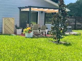 Pet Friendly, Golf Cart to Beach, Privacy Fenced, Quiet Escape - 9