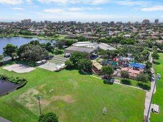 Garden unit with pool, grills and beach access - 1
