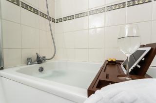 Newcastle Business Stay - Free Parking For 3 - 4 Bedroom - 2