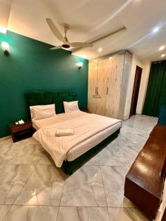 Luxury 2 BHK suite,DHA near airport - 4