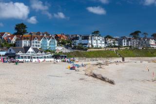 Walkable 3-bed Townhouse with Free Parking - 6