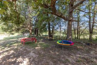 Ravenna Pond Retreat - Peaceful Farmhouse Getaway - 8