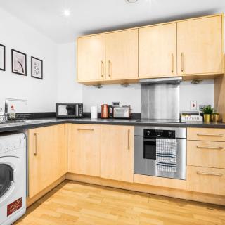 Stylish 1 Bed Apartment - Central Birmingham - Fast Wi-fi - Netflix 85C - 1