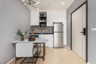 Porto 1BR Pool Access Suite at Title Legendary - 5