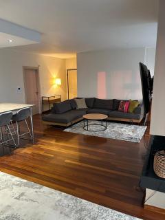 Glyfada Top-Floor 2BR, Sea and City Views - 8