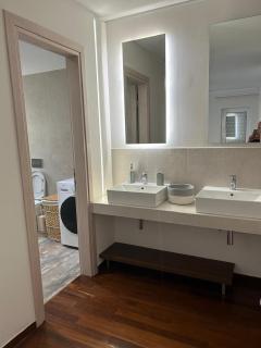 Glyfada Top-Floor 2BR, Sea and City Views - 6