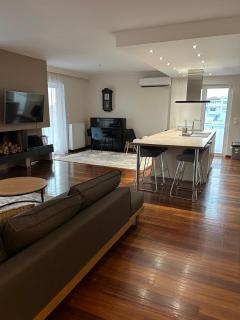 Glyfada Top-Floor 2BR, Sea and City Views - 5