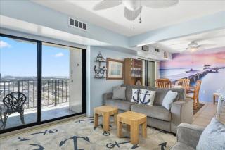 Fantastic Ocean View and Outdoor Pool, 1 Bedroom! - 4