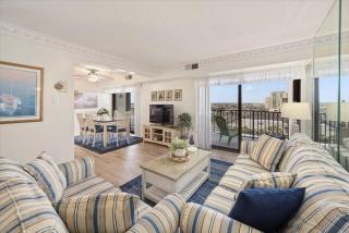 Lovely 2 Bedroom 9400 Condo with Side Ocean View & Outdoor Pool! - 9
